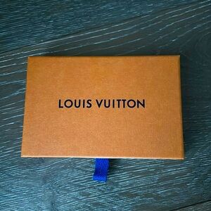 Louis Vuitton Neo Card Holder, New, never used.